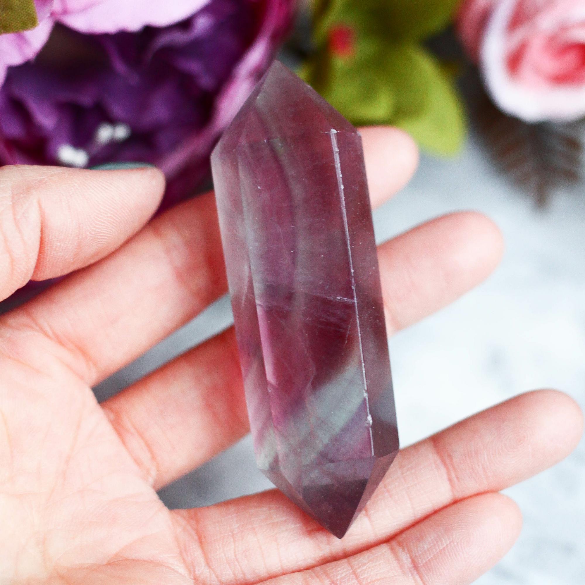 Двухконечный кристалл-генератор из флюорита