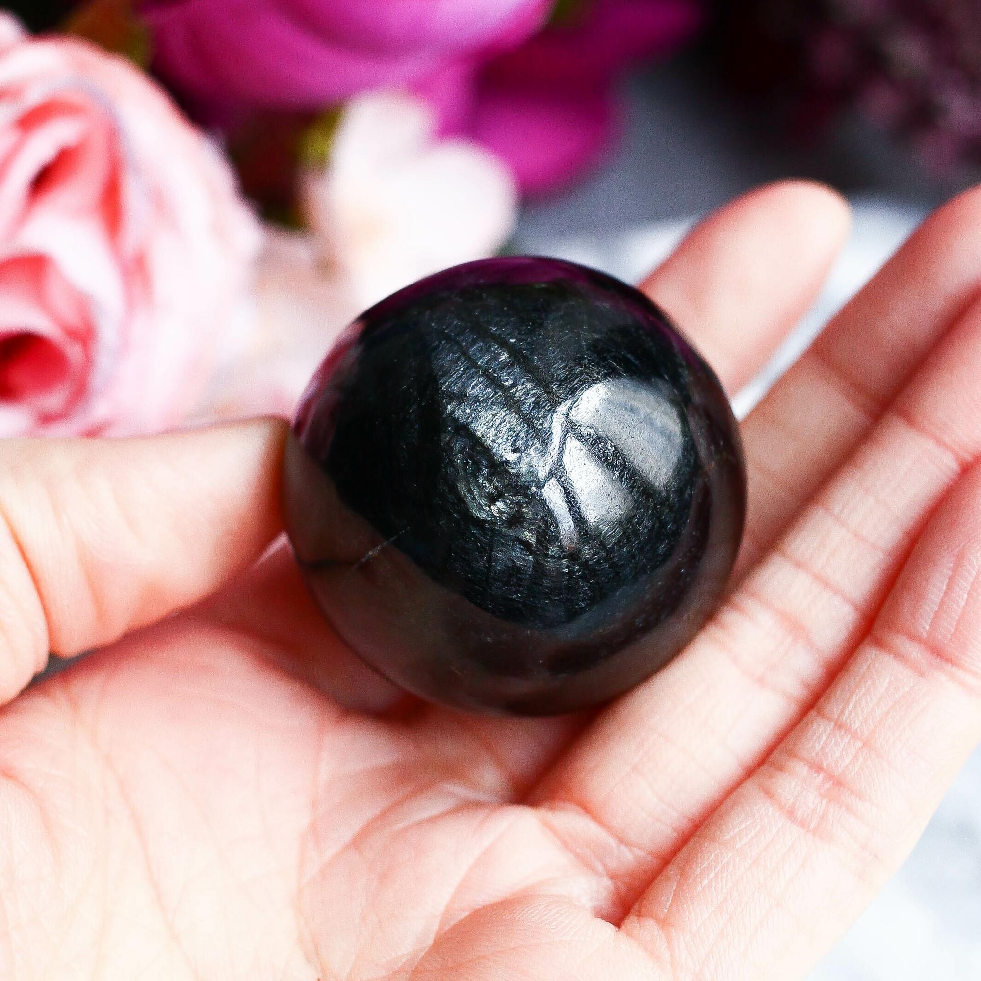 Гиперстен в форме шара