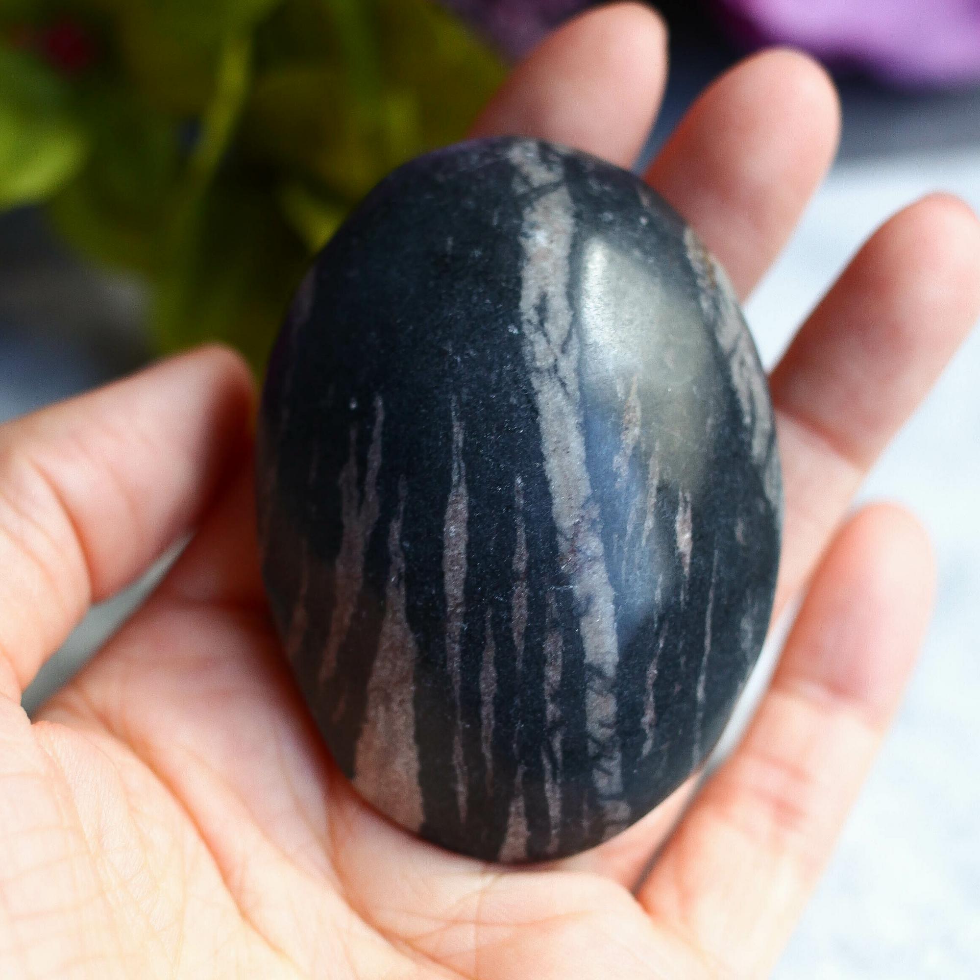 Паутинная яшма в форме гальки (мрамор)