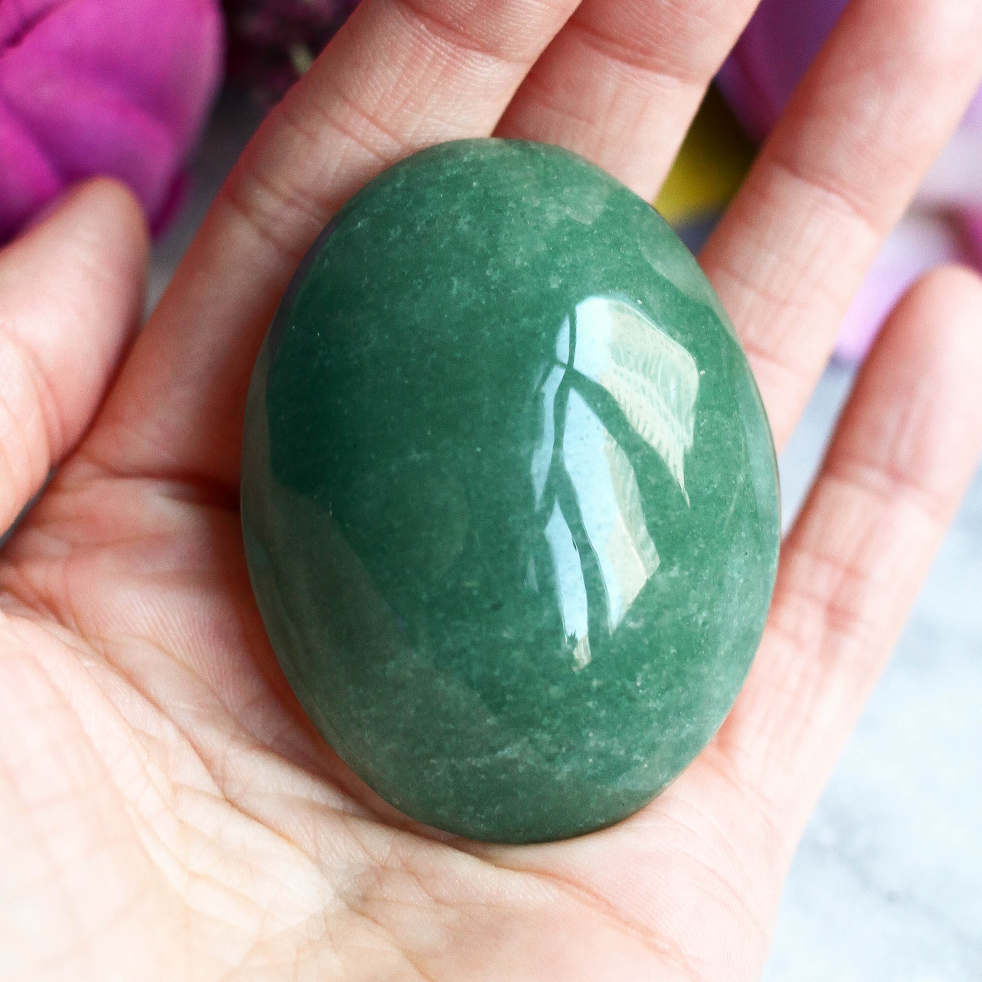 Зеленый авантюрин в форме гальки