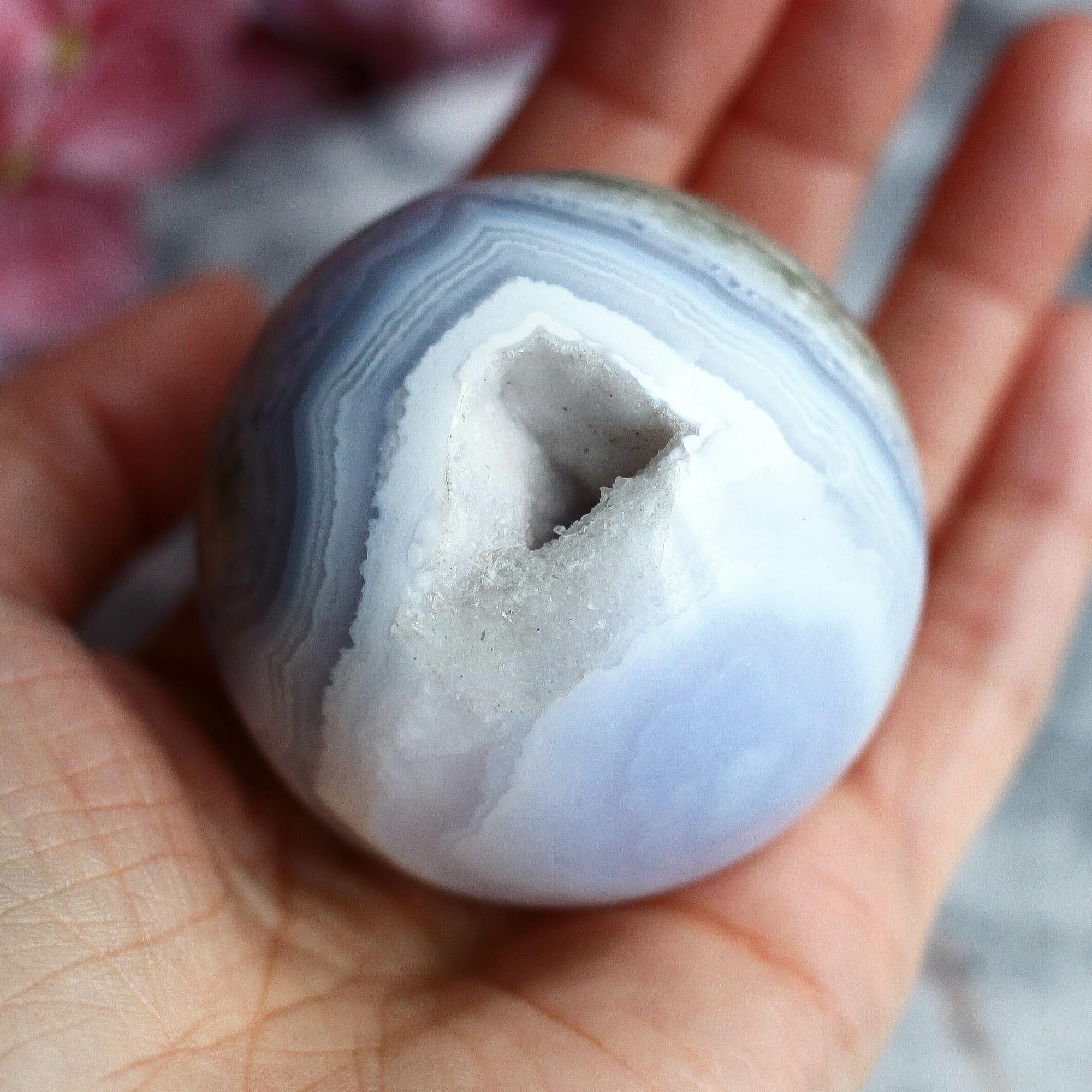 Голубой кружевной агат в форме шара