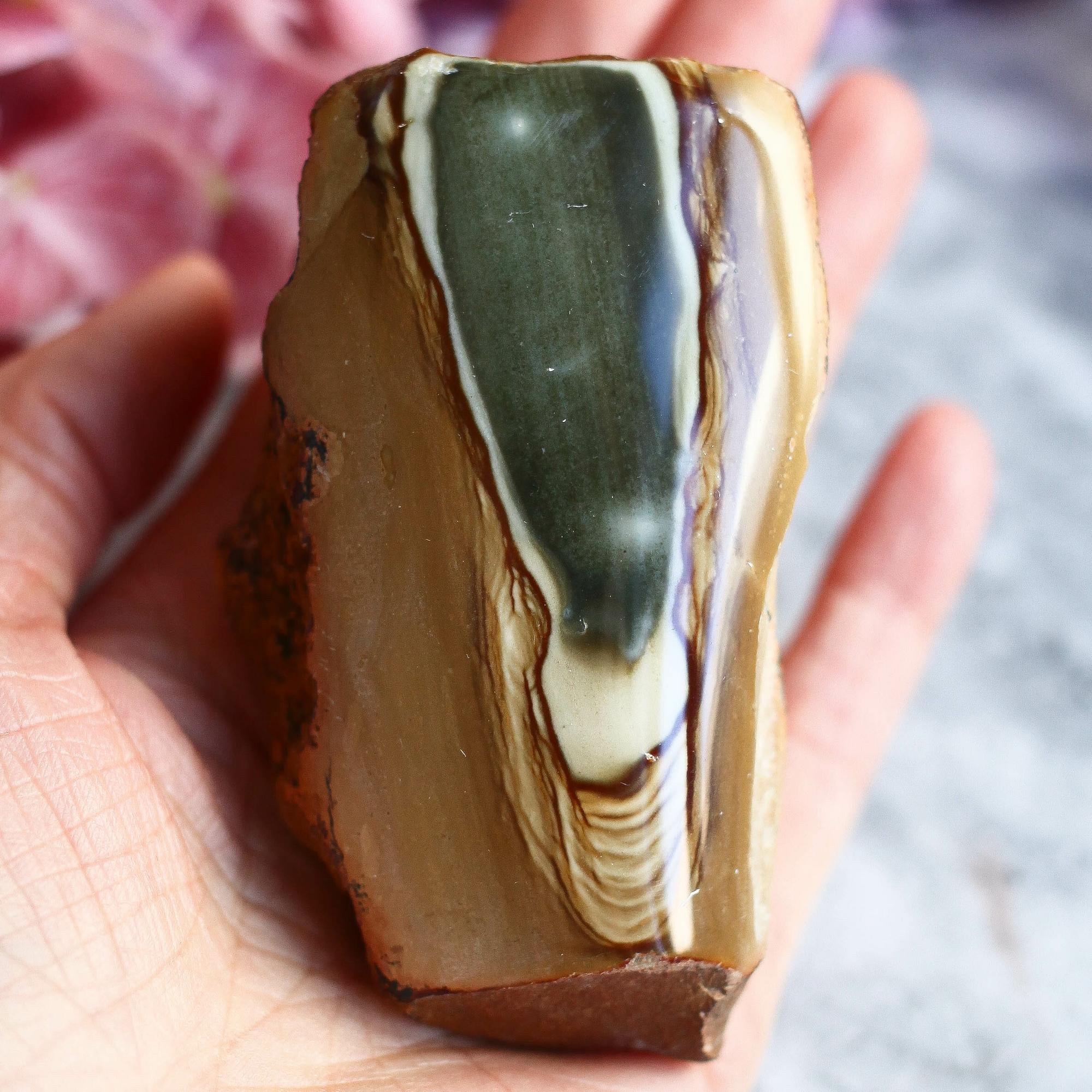 Полихромная яшма приполированная