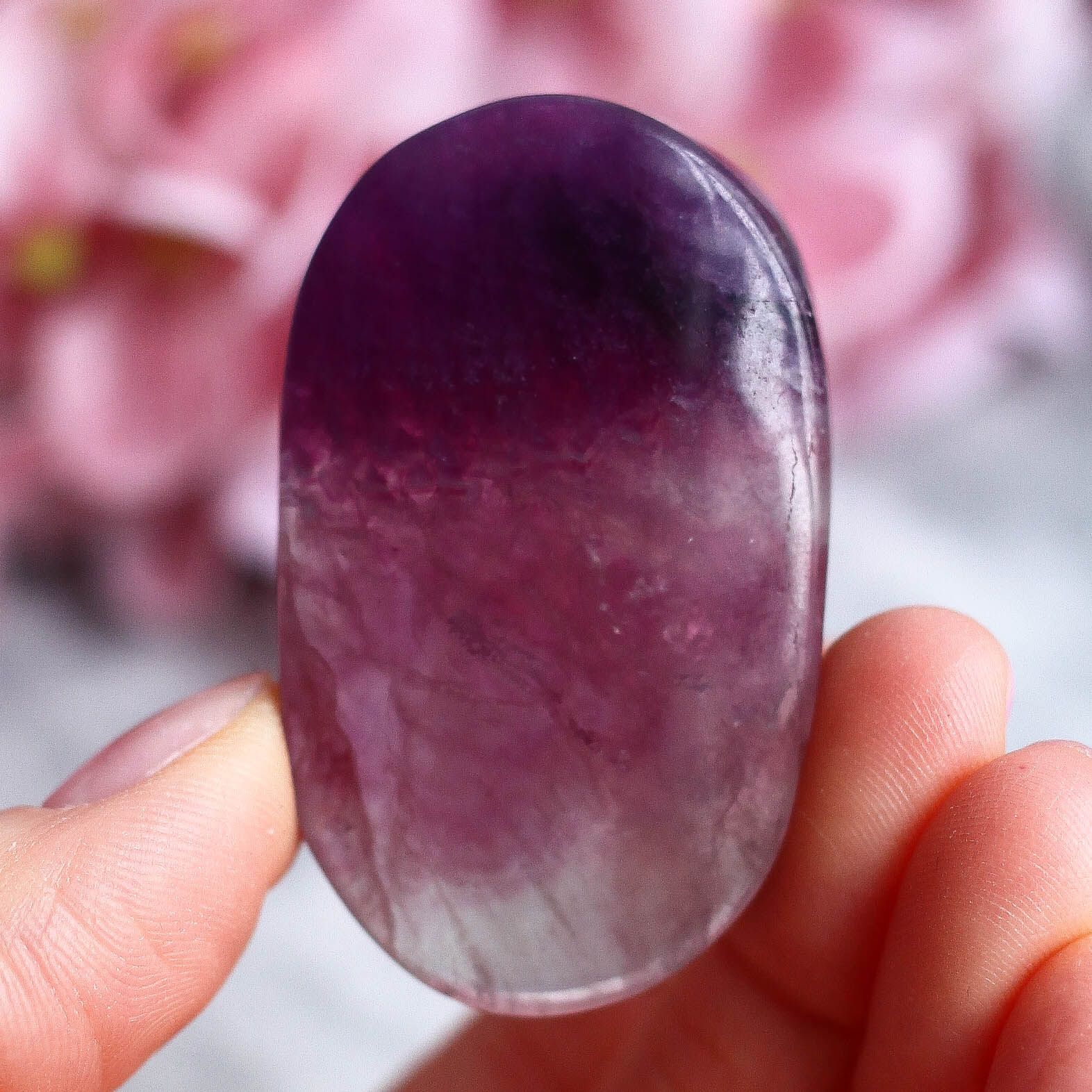 Флюорит в форме гальки