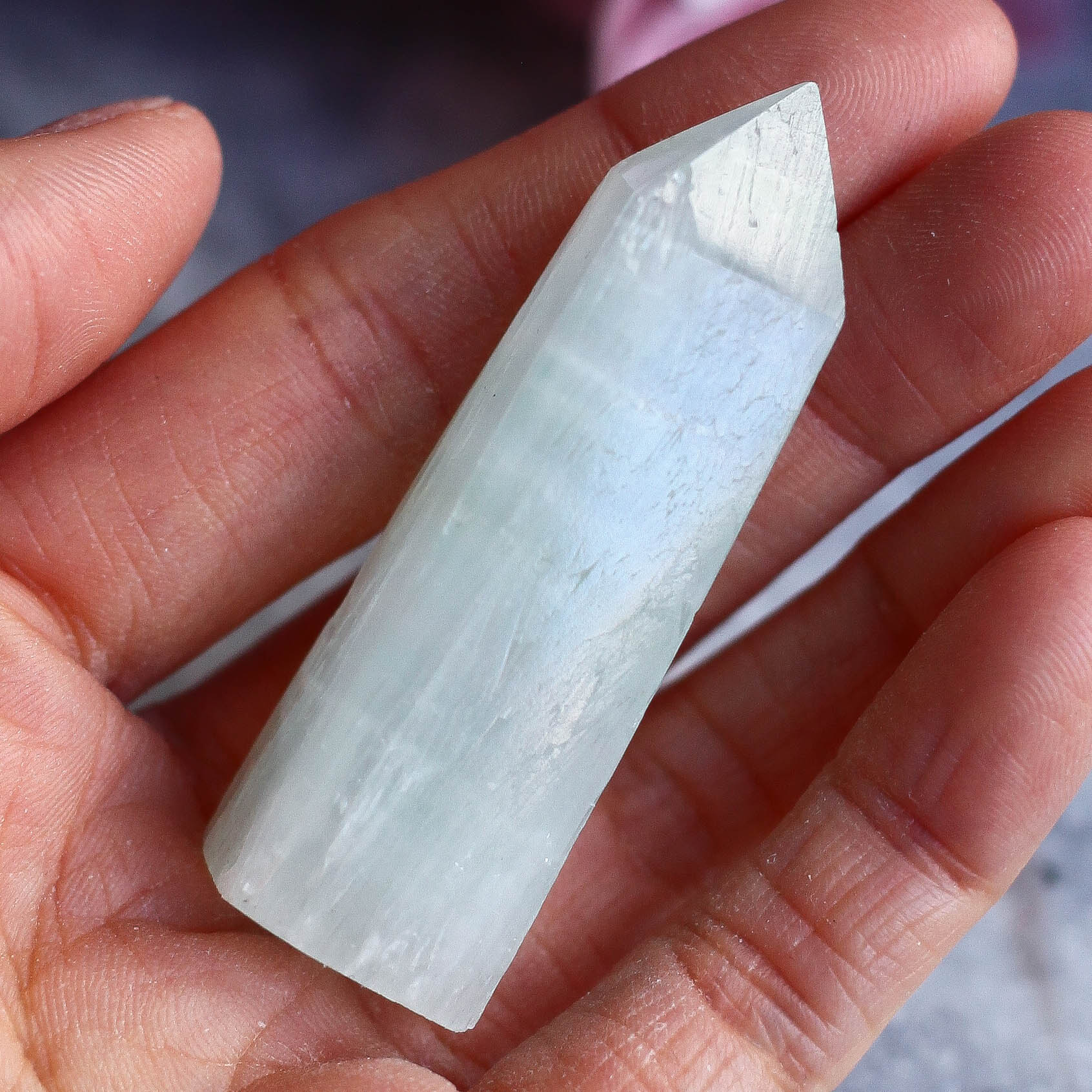 Фисташковый кальцит в форме кристалла-генератора