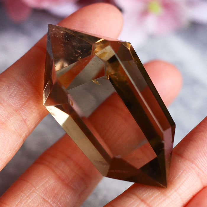 Дымчатый кварц (раухтопаз) в форме двухконечного кристалла-генератора