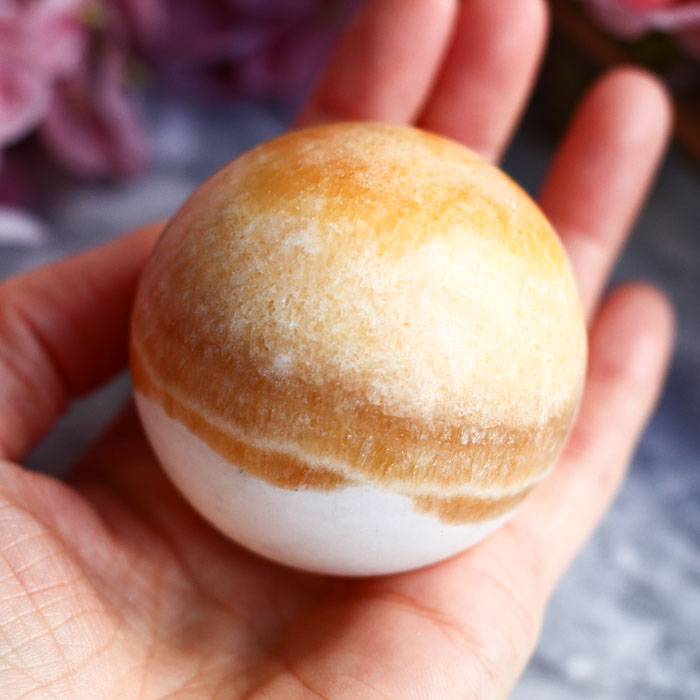 Апельсиновый кальцит в форме шара