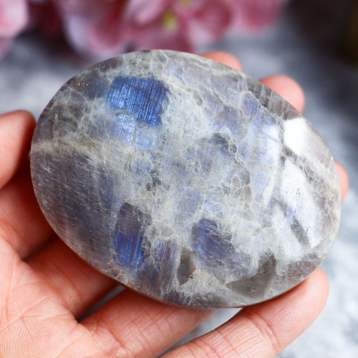 Лунный камень с солнечным эффектом в форме гальки