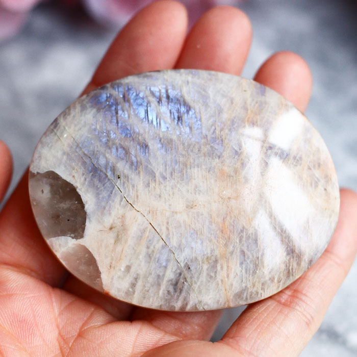 Лунный камень с солнечным эффектом в форме гальки