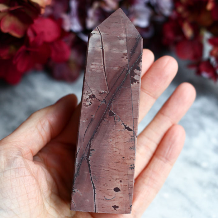 Пейзажная яшма в форме кристалла-генератора