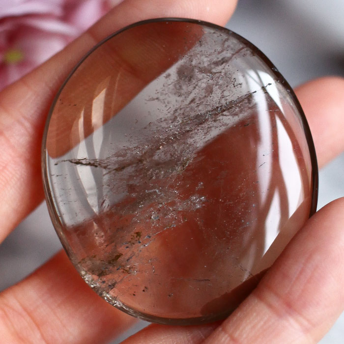 Раухтопаз (дымчатый кварц) в форме гальки