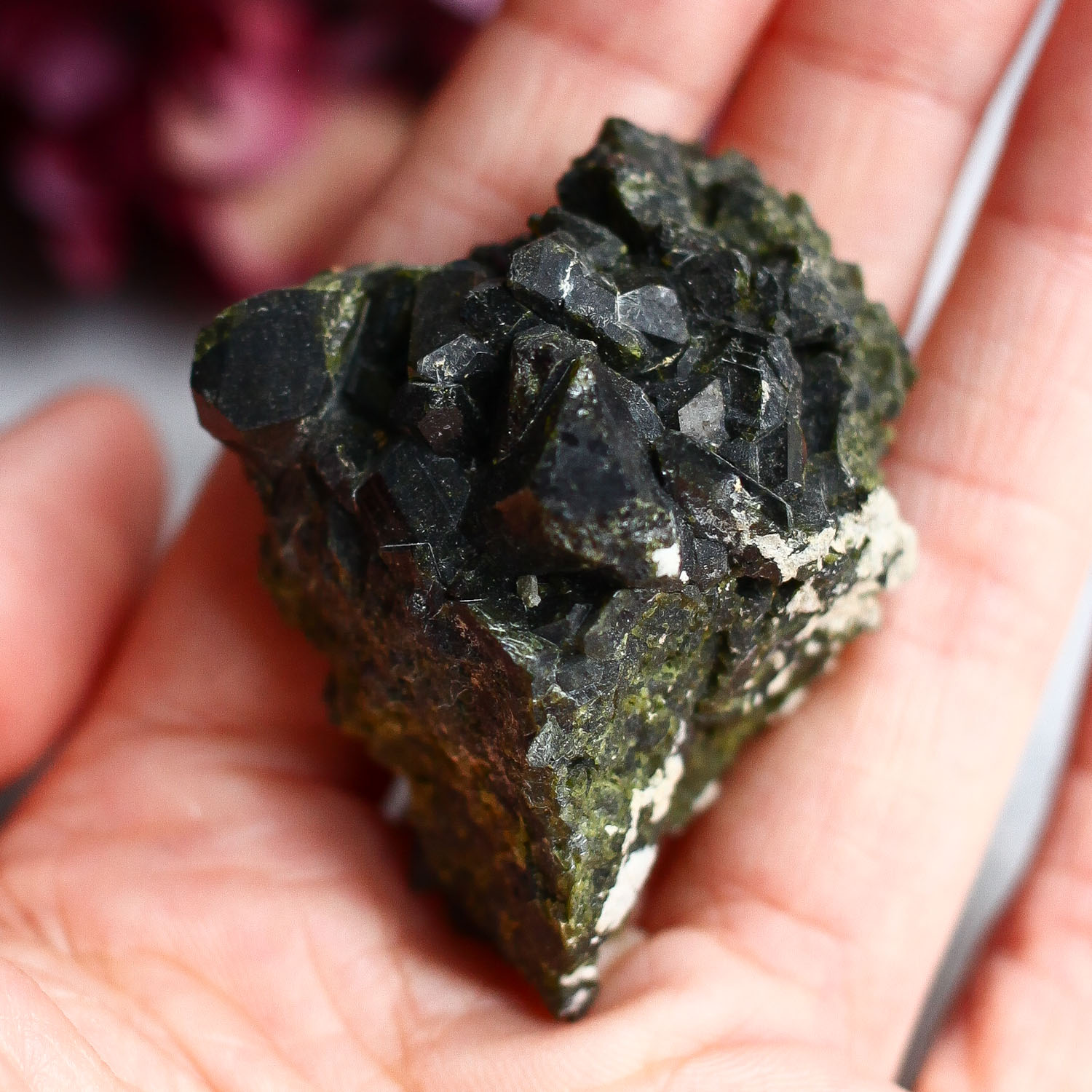 Эпидот (сросток кристаллов)