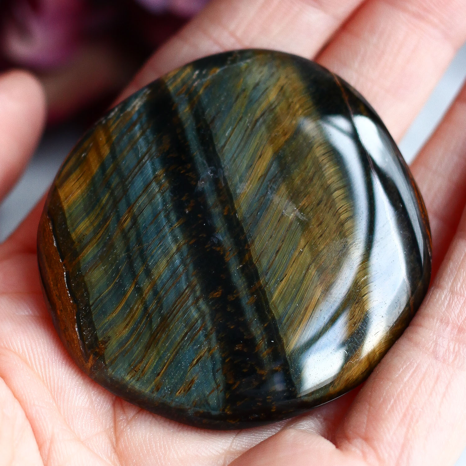 Тигрово-соколиный глаз в форме гальки