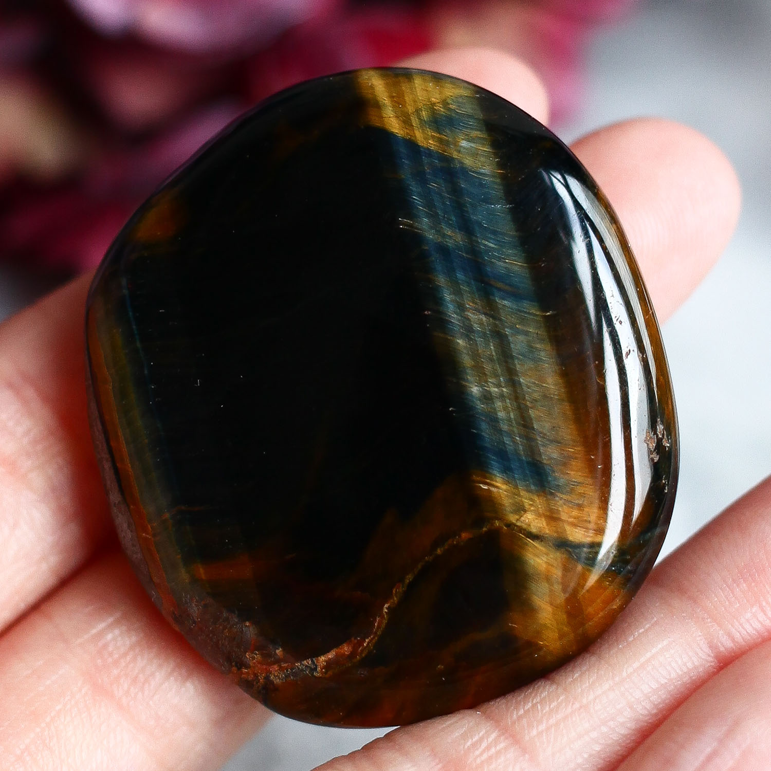 Тигрово-соколиный глаз в форме гальки