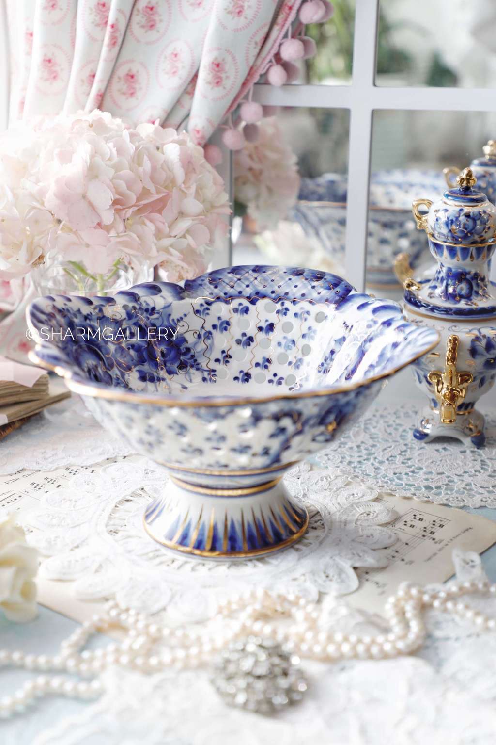 Ваза на ножке. Гжель в золоте, авторская. Винтаж.