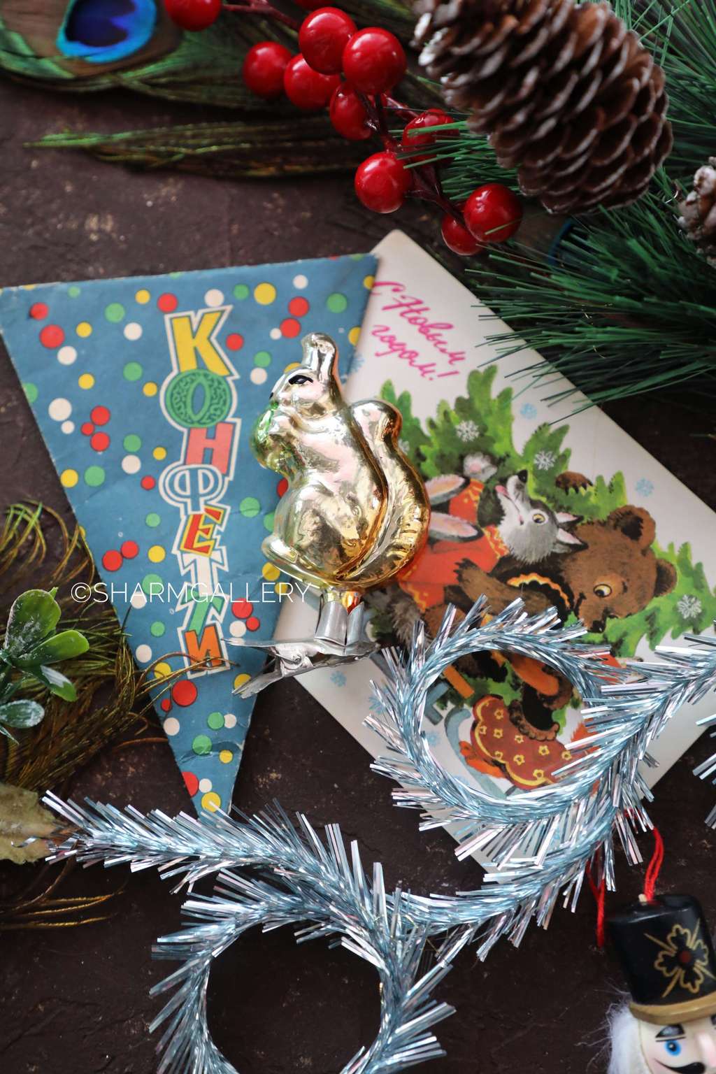 Белочка. №14. Елочная игрушка, стекло на прищепке, СССР.