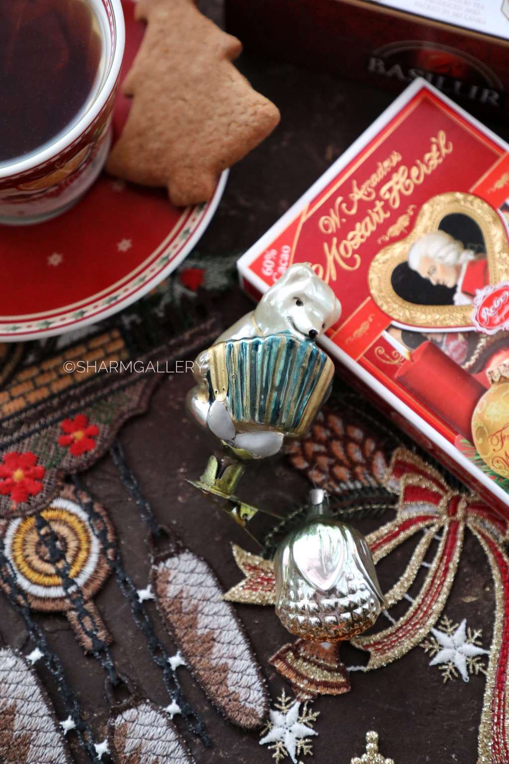 Медведь с гармошкой + кукурузка. №2. Елочная игрушка, стекло на прищепке. СССР.