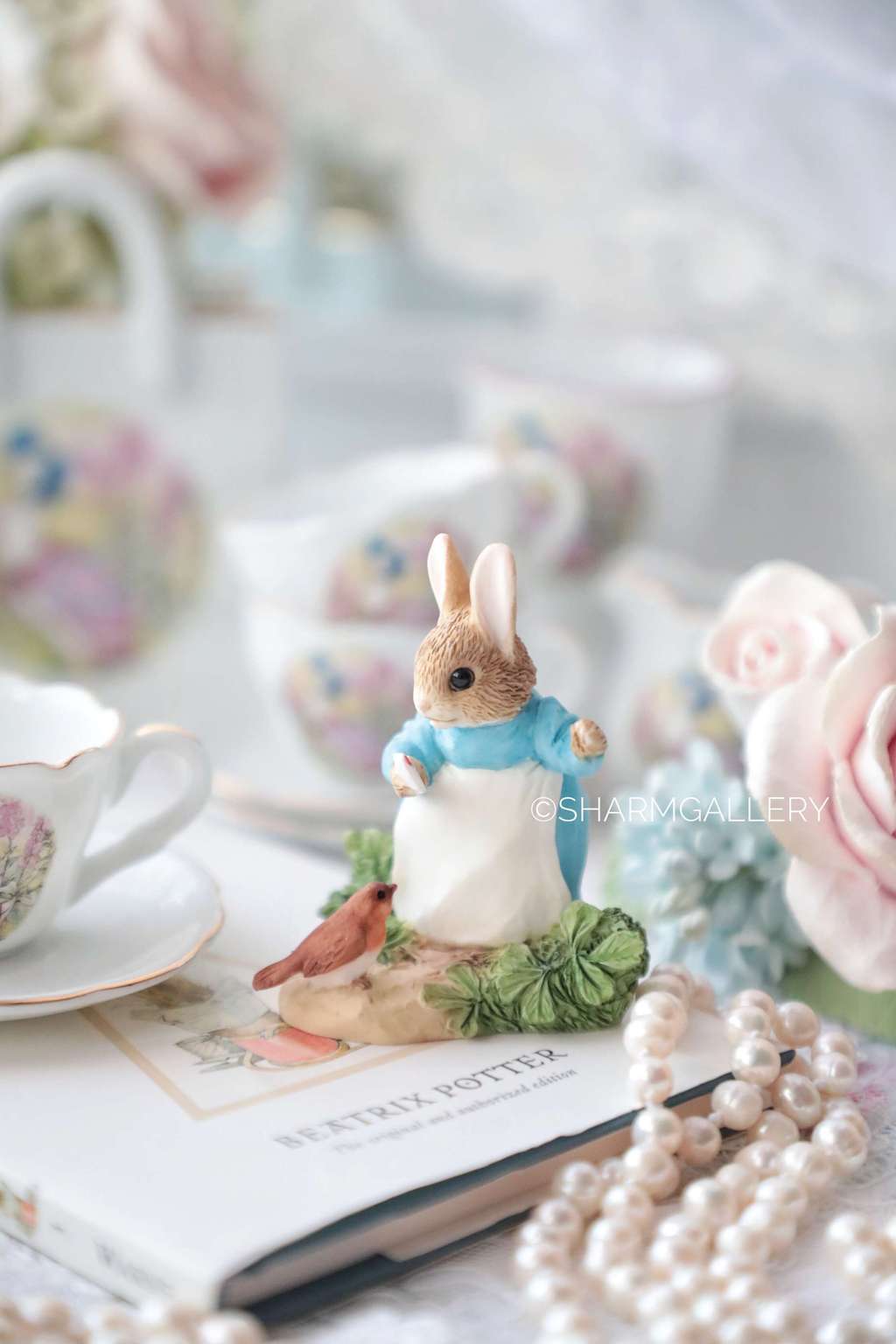 Коллекционная статуэтка Крольчиха Mrs. Rabbit with Robin, Beatrix Potter, Enesco 2008г.
