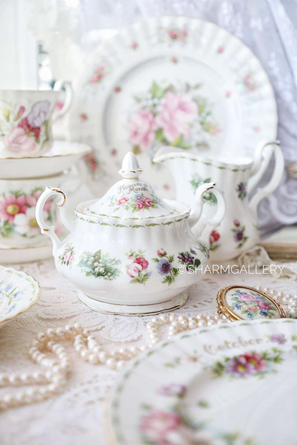 Сливочник и  сахарница «Цветок месяца» фарфор Royal Albert Англия 1984г.