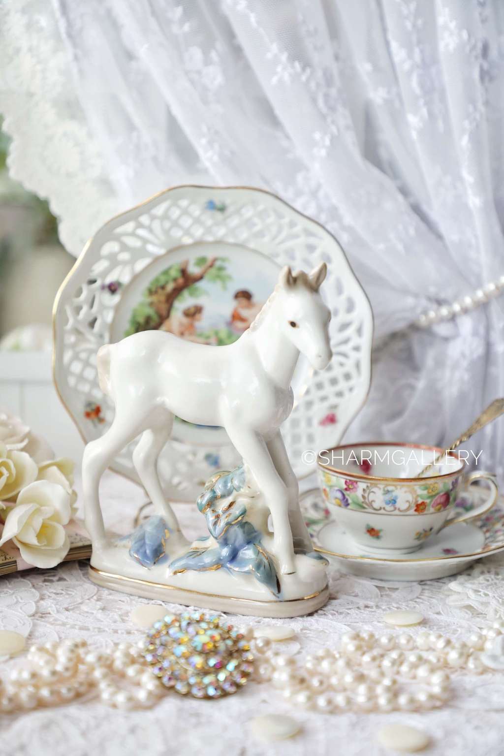 Статуэтка "Жеребенок", фарфор старая Гжель, СССР.