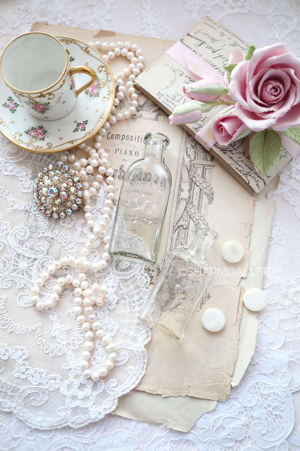 Пара антикварных аптечных пузырьков с гербом, царского времени.