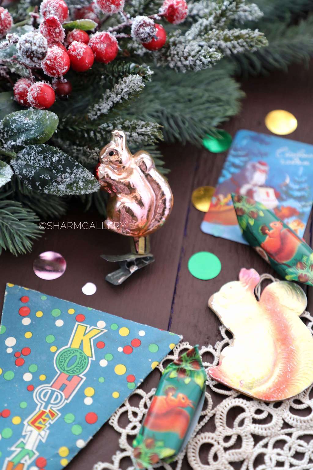 Белочка. №20 Елочная игрушка, стекло на прищепке, СССР.