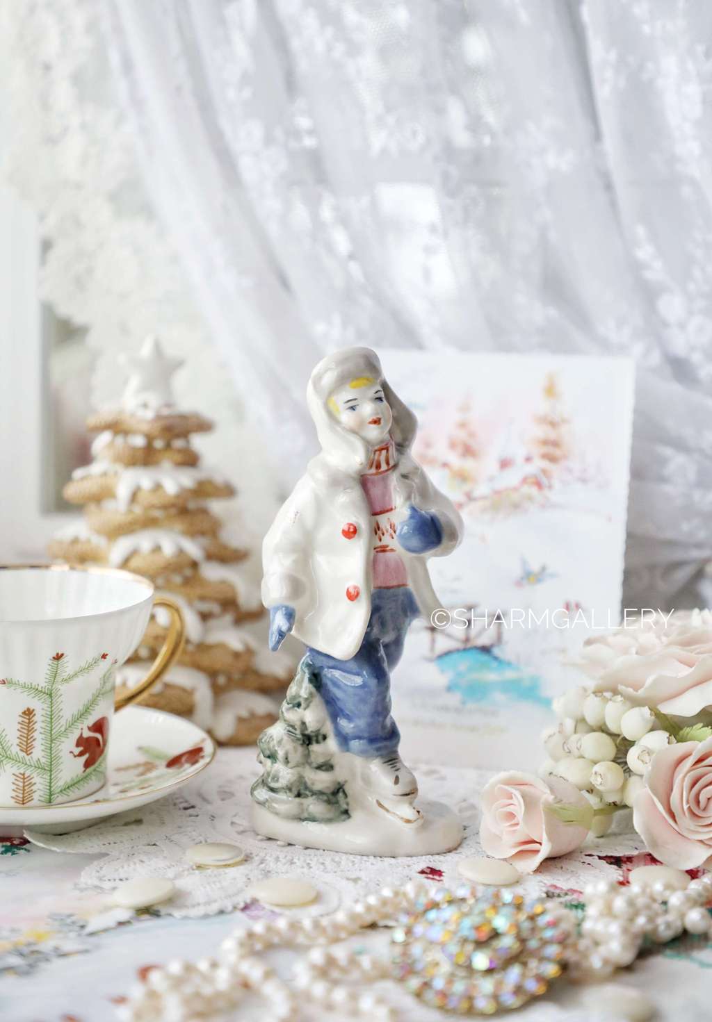 Статуэтка «Мальчик на коньках» Фарфор, Барановка, СССР.