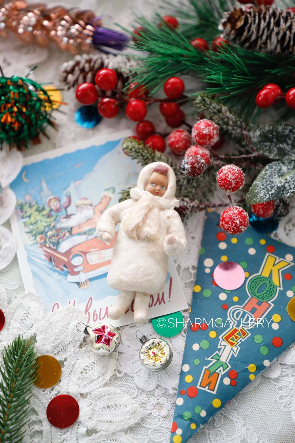 Антикварная елочная игрушка из ваты "Ребенок в шарфе". СССР