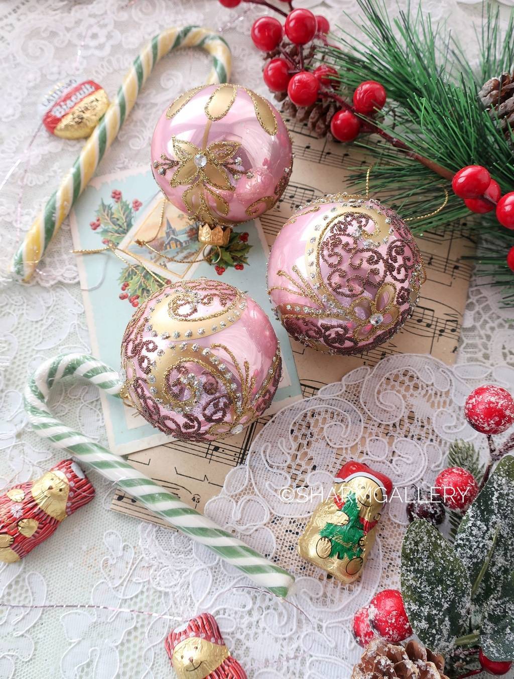 Набор елочных игрушек три розовых шарика. Стекло, роспись, Нидерланды.