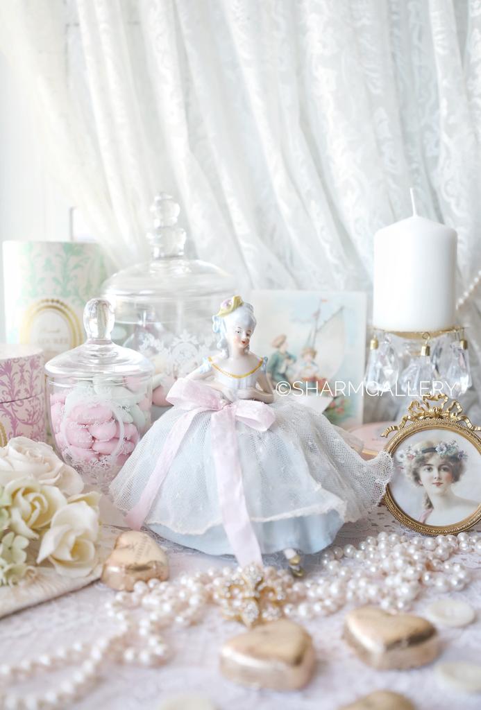 Half doll антикварная игольница «Дама с веером». Фарфор, Германия.