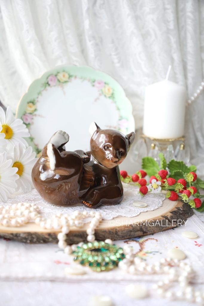 Статуэтка Медведь бурый лежащий, фарфор ИФЗ (ЛФЗ)