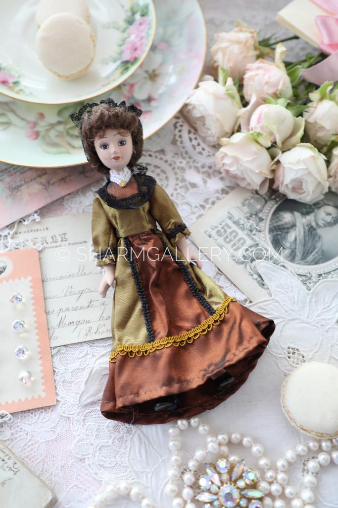 Коллекционная фарфоровая кукла 20см, серия ‘«Дамы эпохи» №12
