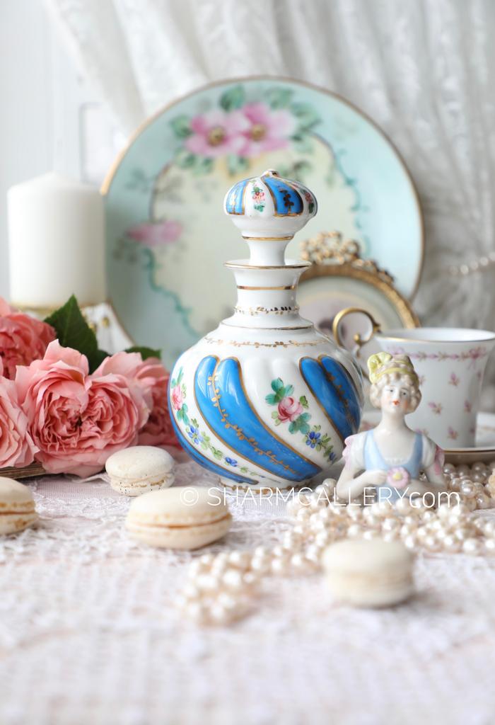 Антикварный флакон фарфор, роспись, позолота. Франция.