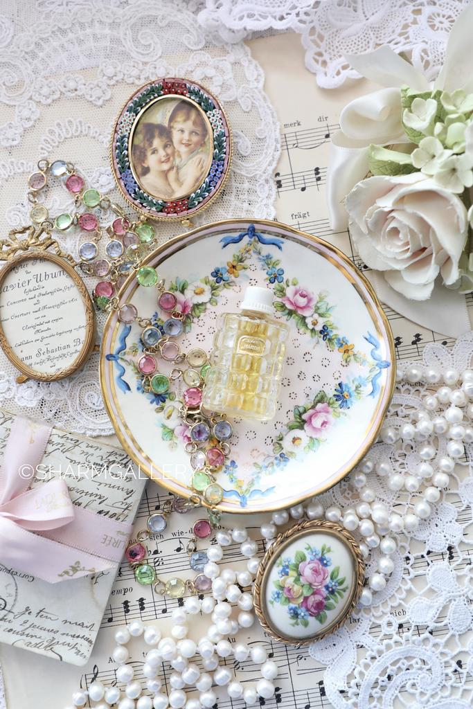 Советские женские духи «Манон» ф-ка Новая Заря, СССР. остаток менее половины флакона.