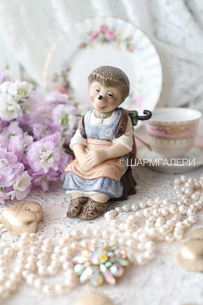 Редкость! Mecki/Мекки немецкий ежик еж «Ежиха на пенечке» статуэтка бисквитный фарфор Goebel Германия.