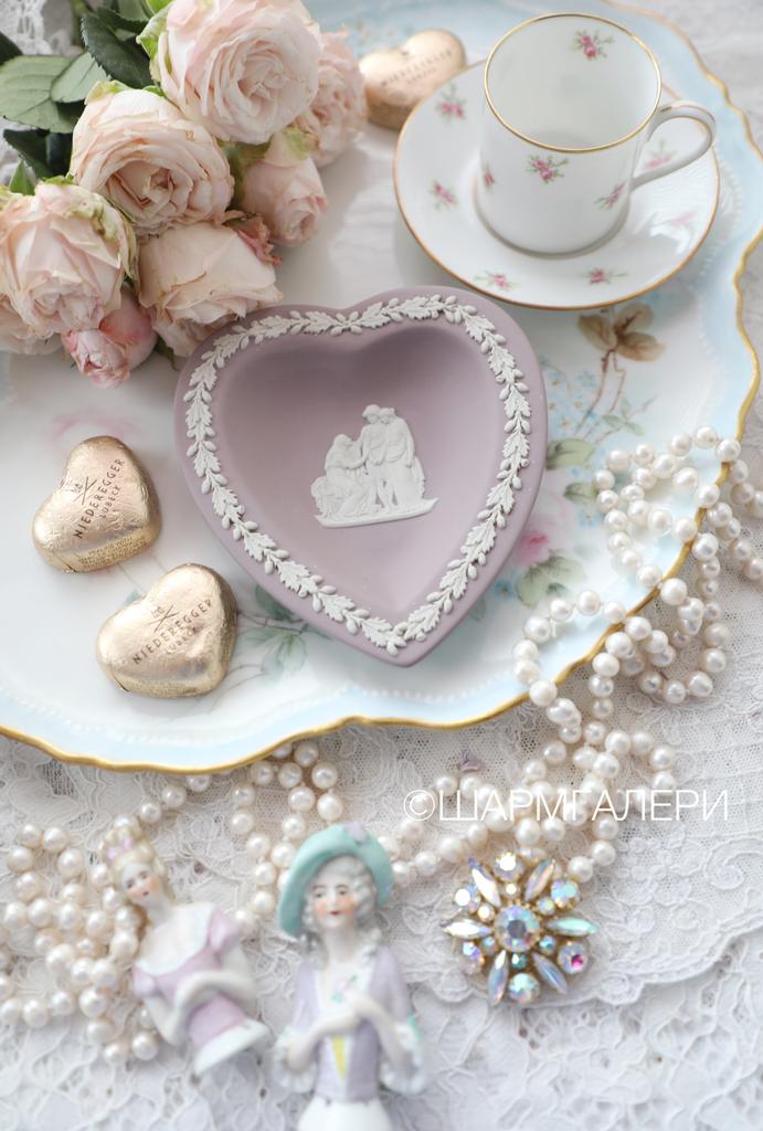 Редкая тарелочка «Сердце» сиреневый бисквитный фарфор Веджвуд/Wedgwood Англия.