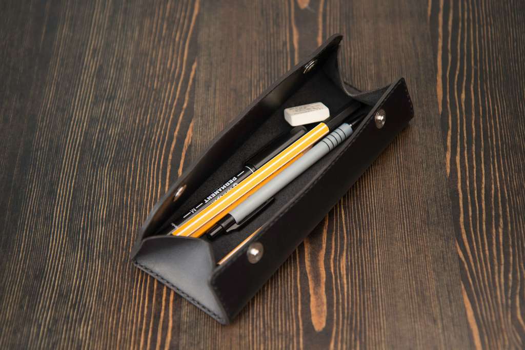 Пенал из кожи