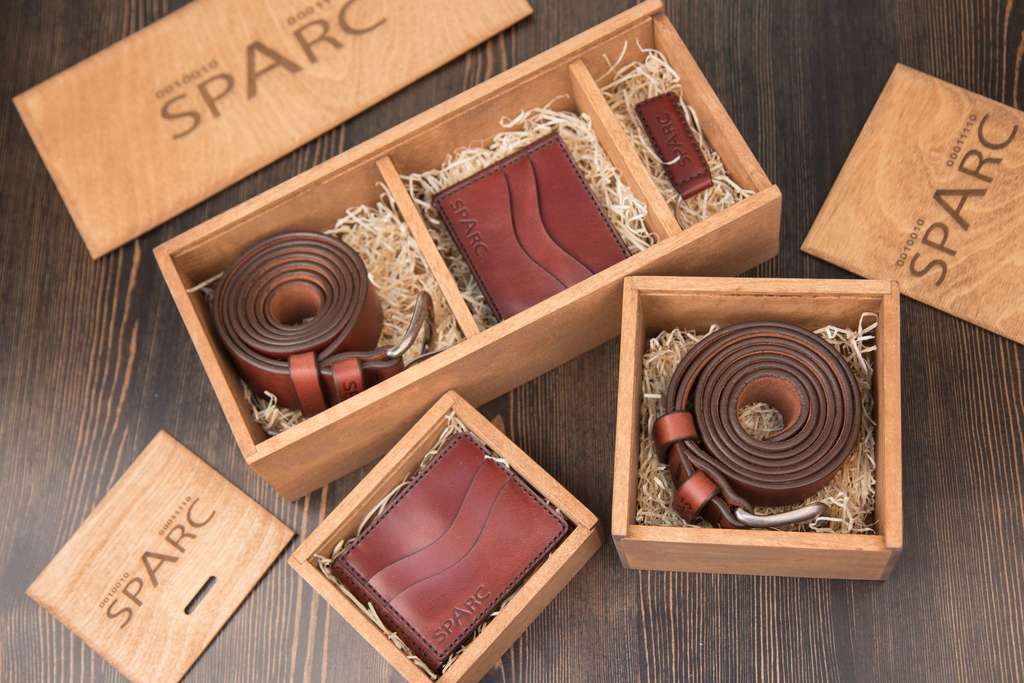 Ремни, зажимы, брелки и упаковка для компании Sparc