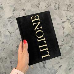 Ежедневник из алькантары с латунными инициалами