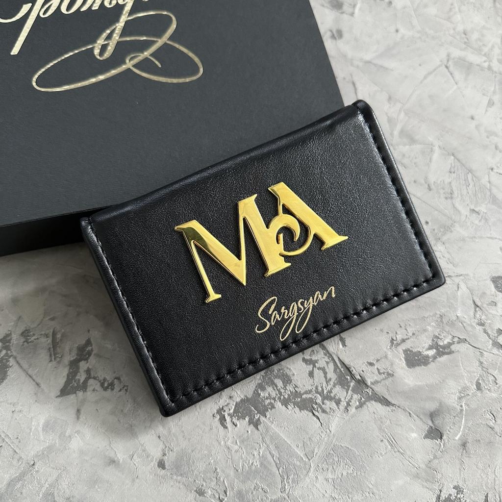 Именной кархолдер для банковских  карт в натуральной коже с инициалами