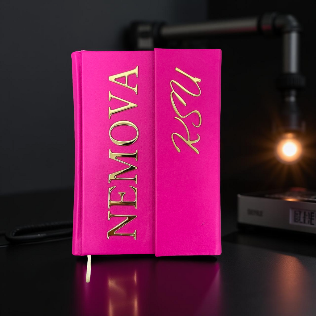 Именной ежедневник для женщины из натуральной кожи, магнитный запах