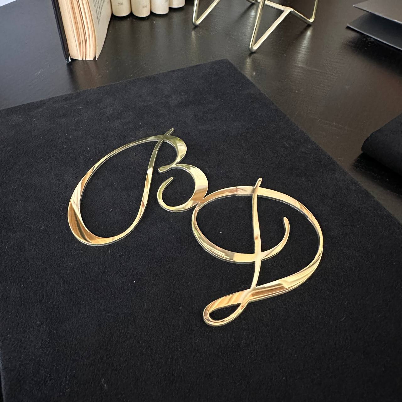 Именной ежедневник из алькантары с латунными инициалами