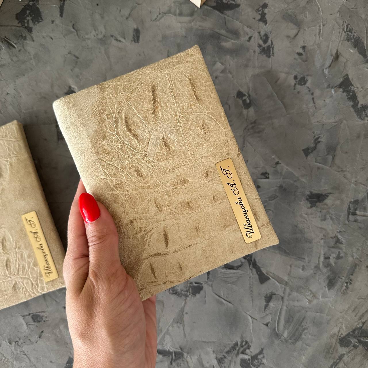 обложка на автодокументы из натурально замши с фактурой под рептилию - идеальный подарок для любого повода