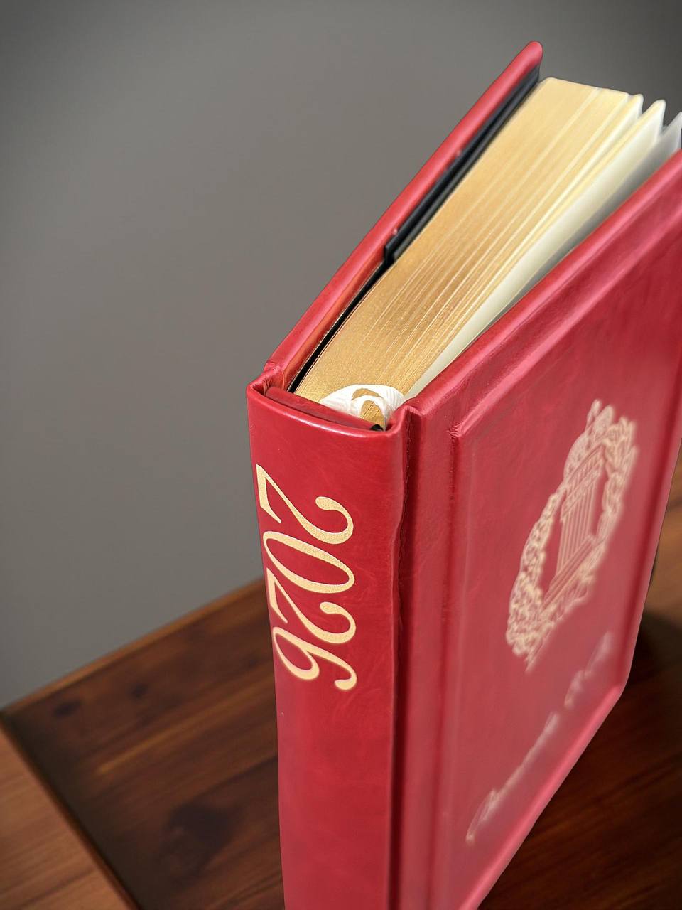 Именной ежедневник с эмблемой адвокатов в эко коже с печатью