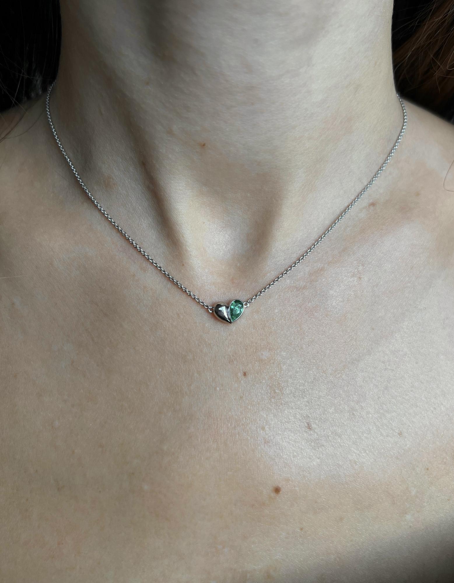 Подвеска Сердце из белого золота с изумрудом