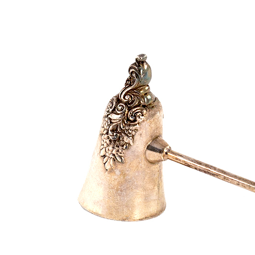 Антикварный серебряный гаситель для свечей