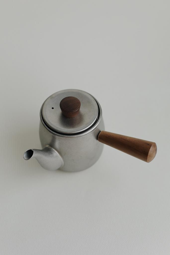 Чайник в японском стиле с деревянной ручкой