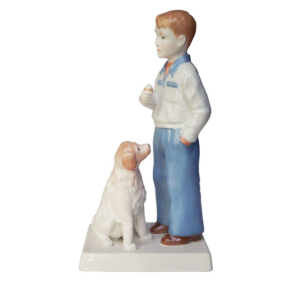 Декорированная скульптура "Мальчик с мороженым и собакой"