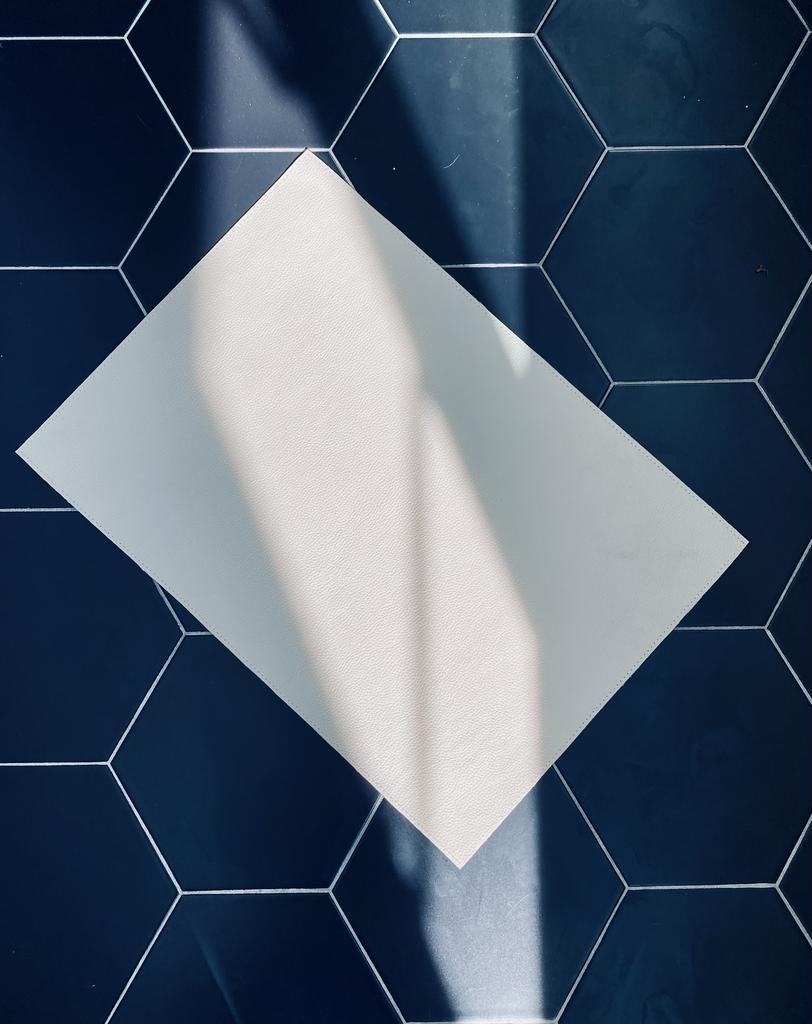 Кожаная салфетка на стол