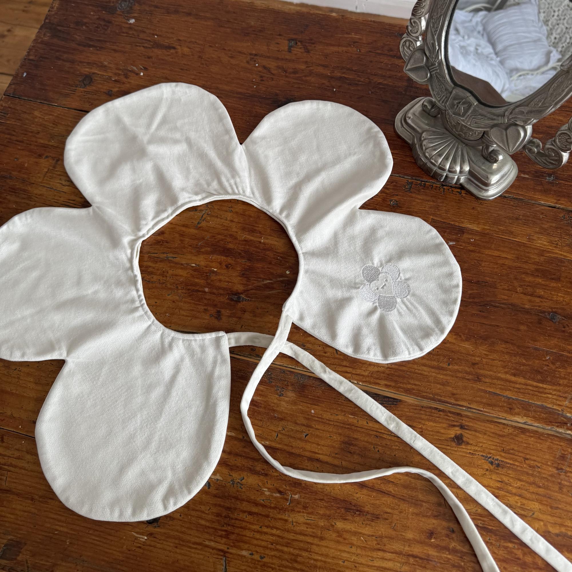 BLOOM collar