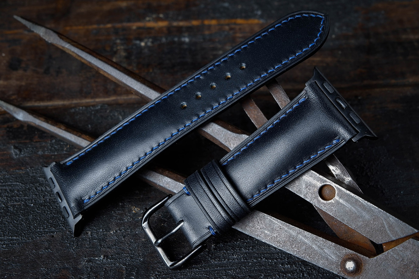 часовой ремешок, классические часы, apple watch, черная кожа, бычья кожа, итальянская кожа, Hermes, черная фурнитура, фурнитура сталь, заказать ремешок, купить ремешок, ремешок под заказ, под размер, экзотическая кожа, необычная кожа, ремешок для часов, необычный ремешок, ручная прошивка, ручная работа